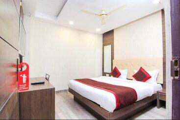 Collection O Hotel Pal Avadh