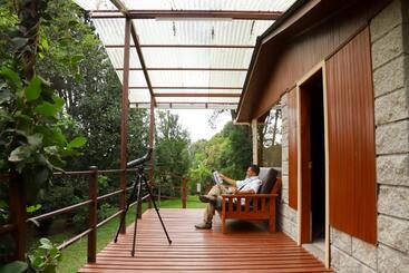 هتل Los Pinos Cabins & Reserve