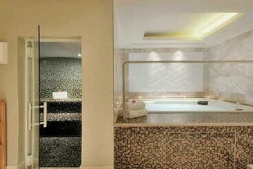 هتل Taj Luxury Suite
