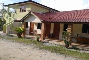 مُتل Mai Chenang Guesthouse