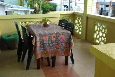 مُتل Mai Chenang Guesthouse