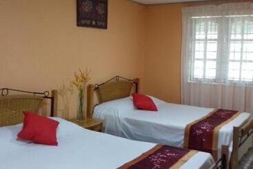 مُتل Mai Chenang Guesthouse