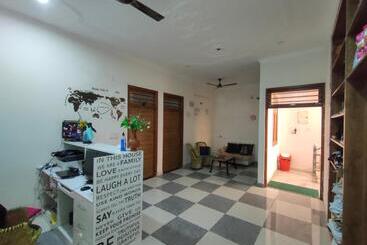 Taj Street Hostel