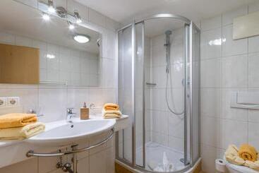 تختخواب و صبحانه Gästehaus Hochstaffl