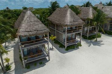 هتل Blue Holbox