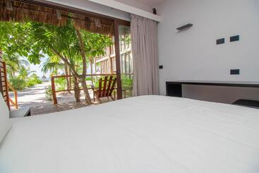 هتل Blue Holbox