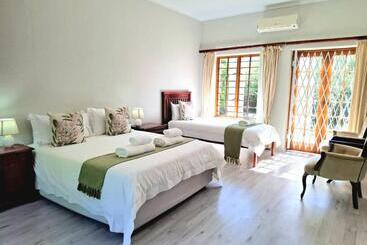 پانسیون Thorntree Country Lodge