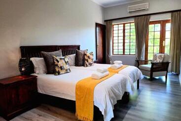 پانسیون Thorntree Country Lodge