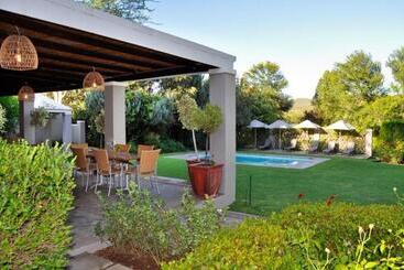 پانسیون Thorntree Country Lodge