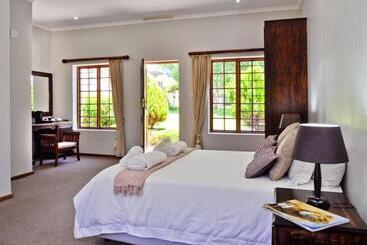 پانسیون Thorntree Country Lodge
