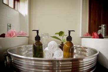 هتل Acacia Farm Lodge