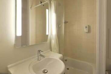 B&b Hotel Bourges 2