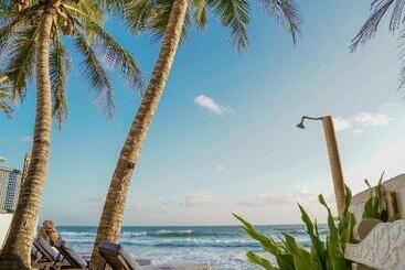 هتل Blue Sky Beach Resort