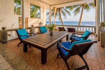 هتل Blue Sky Beach Resort