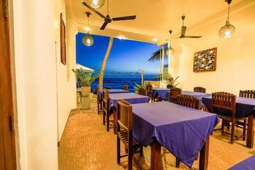 هتل Blue Sky Beach Resort