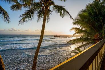 هتل Blue Sky Beach Resort