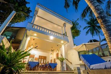 هتل Blue Sky Beach Resort