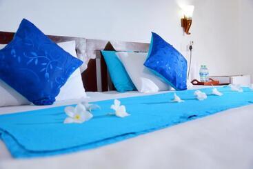 هتل Blue Sky Beach Resort