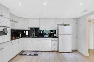 هتل Sunny Isles Ocean Reserve Condo Apartments