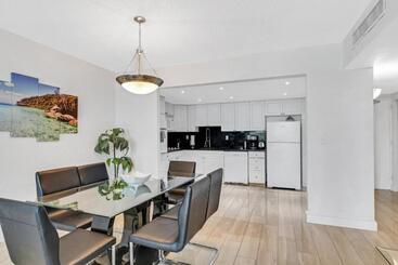 هتل Sunny Isles Ocean Reserve Condo Apartments