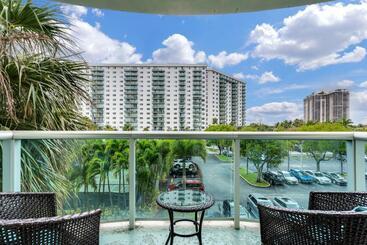 هتل Sunny Isles Ocean Reserve Condo Apartments