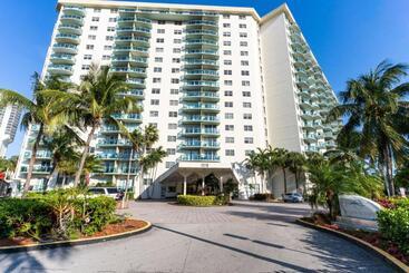 هتل Sunny Isles Ocean Reserve Condo Apartments