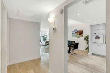 هتل Sunny Isles Ocean Reserve Condo Apartments