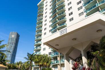 هتل Sunny Isles Ocean Reserve Condo Apartments