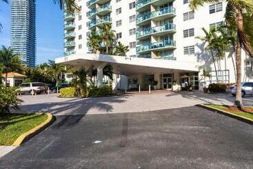 هتل Sunny Isles Ocean Reserve Condo Apartments