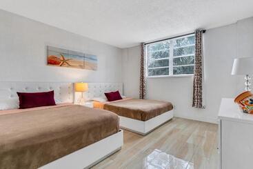 هتل Sunny Isles Ocean Reserve Condo Apartments