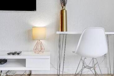 هتل Sunny Isles Ocean Reserve Condo Apartments