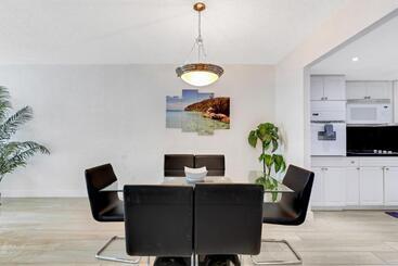 هتل Sunny Isles Ocean Reserve Condo Apartments