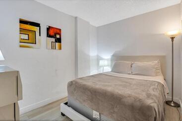 هتل Sunny Isles Ocean Reserve Condo Apartments
