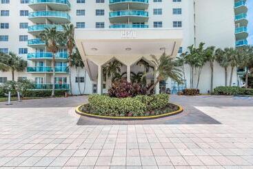 هتل Sunny Isles Ocean Reserve Condo Apartments