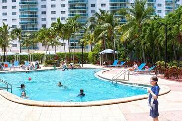 هتل Sunny Isles Ocean Reserve Condo Apartments