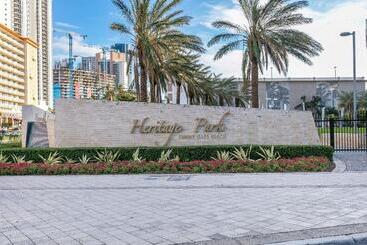 هتل Sunny Isles Ocean Reserve Condo Apartments