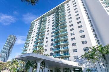هتل Sunny Isles Ocean Reserve Condo Apartments