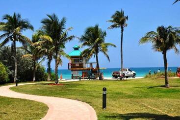 هتل Sunny Isles Ocean Reserve Condo Apartments