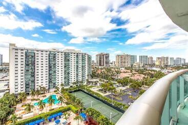 هتل Sunny Isles Ocean Reserve Condo Apartments