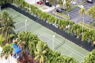 هتل Sunny Isles Ocean Reserve Condo Apartments