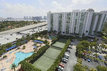 هتل Sunny Isles Ocean Reserve Condo Apartments
