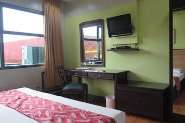 هتل Regency Inn