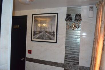 هتل Skylark Hostel