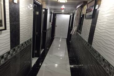 هتل Skylark Hostel