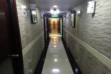 هتل Skylark Hostel