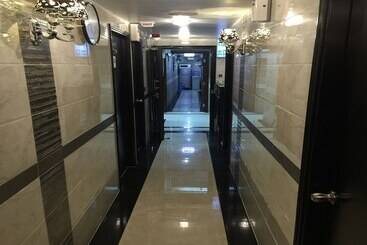 هتل Skylark Hostel