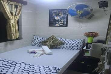 هتل Skylark Hostel