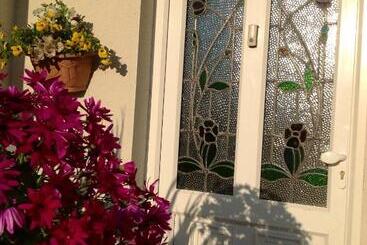 تختخواب و صبحانه Annandale House
