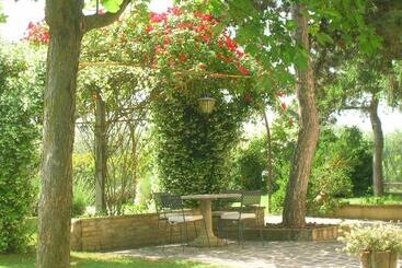 تختخواب و صبحانه Villa Mustafà