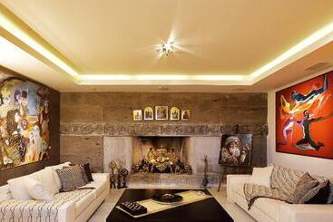 Casa Dell Arte Hotel Of Arts & Leisure